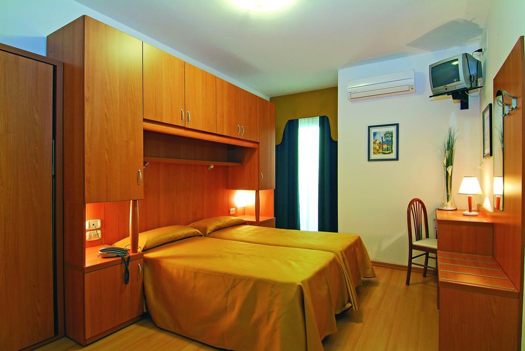 Hotel Garni Losanna Bibione Chambre photo