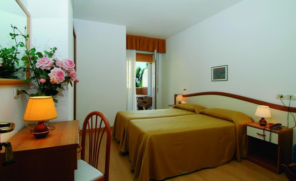 Hotel Garni Losanna Bibione Chambre photo